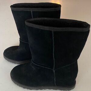 Women’s Ugg Classic Femme Short Wedge Boot Size 9